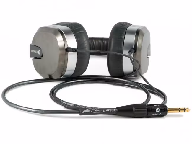 Được tích hợp công nghệ độc quyền Ultrasone S – Logic EX, Ultrasone Edition 5 mang đến âm thanh trong trẻo, rõ ràng và âm trường rộng mở. Ảnh: Moon Audio.