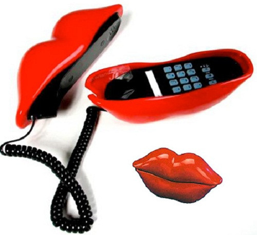 Chiếc điện thoại hình đôi môi cực quyến rũ.