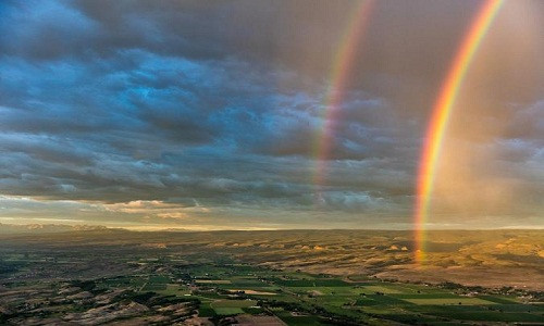 Vẻ đẹp mê hồn của cầu vồng hút hơn 1 triệu lượt like trên Instagram.