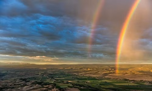 Vẻ đẹp mê hồn của cầu vồng hút hơn 1 triệu lượt like trên Instagram.