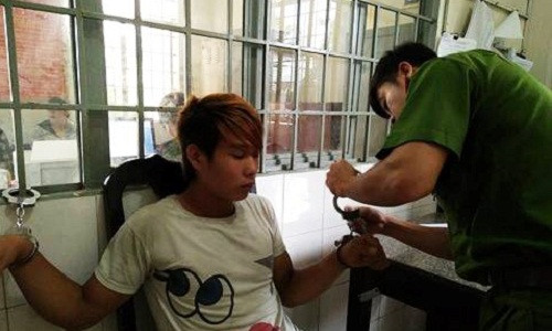 Lê Văn Hình tại trụ sở Công an phường Long Bình Tân (TP Biên Hòa, Đồng Nai). Ảnh: N.A.