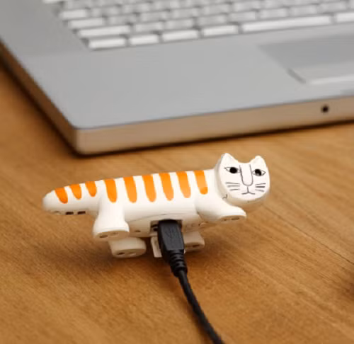 Chiếc máy ảnh hình chú mèo Necono Cat Digital được trang bị ống kính 3 megapixel và hoạt động hoàn toàn tự động thông qua bộ cảm biến chuyển động. Ảnh: TechCrunch.