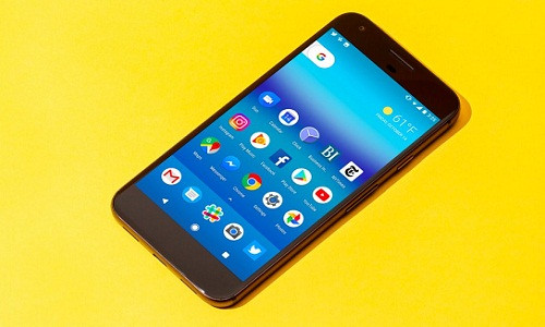 Năm 2016, Google đã tạo nên một bất ngờ với mẫu điện thoại đầu tiên tự phát triển, Pixel. Dù chưa có tiết lộ mới về kế hoạch của Google trong năm 2017 nhưng tham vọng của gã khổng lồ tìm kiếm chưa bao giờ dừng lại. Chúng ta có quyền kỳ vọng một mẫu Pixel mới từ Google.