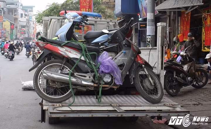 Nhiều trường hợp bị giữ xe vì không mang đủ giấy tờ xe