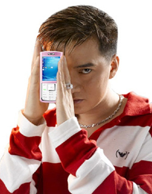 GaoXinQi E908 từng được đánh giá cao vì có thể nghe nhạc liền 9 tiếng, so với điện thoại khác cùng thời chỉ nghe được 2 tiếng. Ảnh: GAOXINQ.