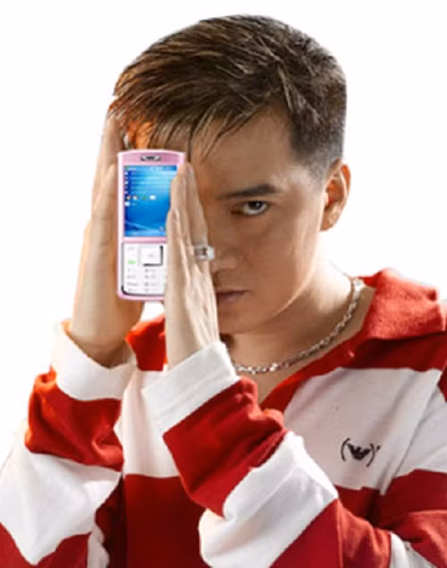 GaoXinQi E908 từng được đánh giá cao vì có thể nghe nhạc liền 9 tiếng, so với điện thoại khác cùng thời chỉ nghe được 2 tiếng. Ảnh: GAOXINQ.