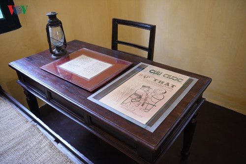 Bàn làm việc nơi Bác viết "Lời kêu gọi Toàn quốc kháng chiến".