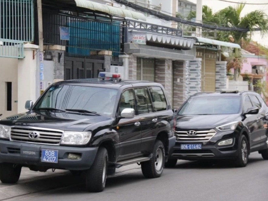 Bình Thuận: Xe biển xanh xuất hiện trước nhà nguyên lãnh đạo tỉnh Binh Thuan: Xe bien xanh xuat hien truoc nha nguyen lanh dao tinh