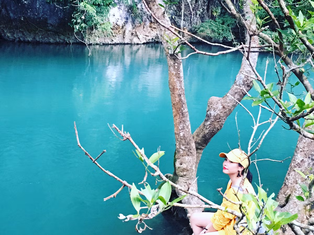 Dòng nước trong xanh say lòng du khách. Ảnh: Phương Ngân Trịnh Dòng nước trong xanh say lòng du khách. Ảnh: Phương Ngân Trịnh