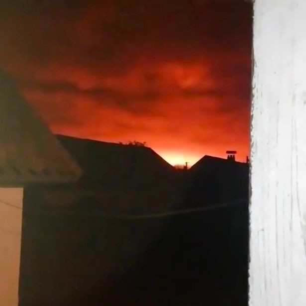 Chưa có thông báo thiệt hại về người và cơ quan chức năng cũng chưa bình luận về nguyên nhân vụ nổ kho vũ khí ở Ukraine. (Ảnh: Instagram)