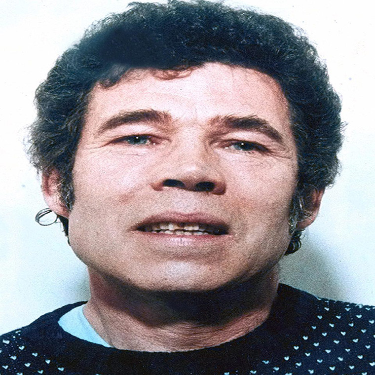 Fred West là thủ phạm của ít nhất 12 vụ giết người và được phát hiện chết trong tù vào năm 1995.