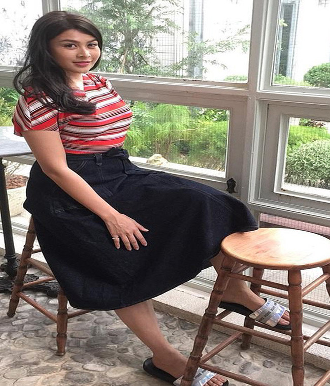 Cô làm việc cho tỷ phú Thái Lan Vichai. Người đẹp 33 tuổi có mặt tại Anh trước đó để tham dự chiến dịch quảng cáo. Ảnh: Daily Mail.