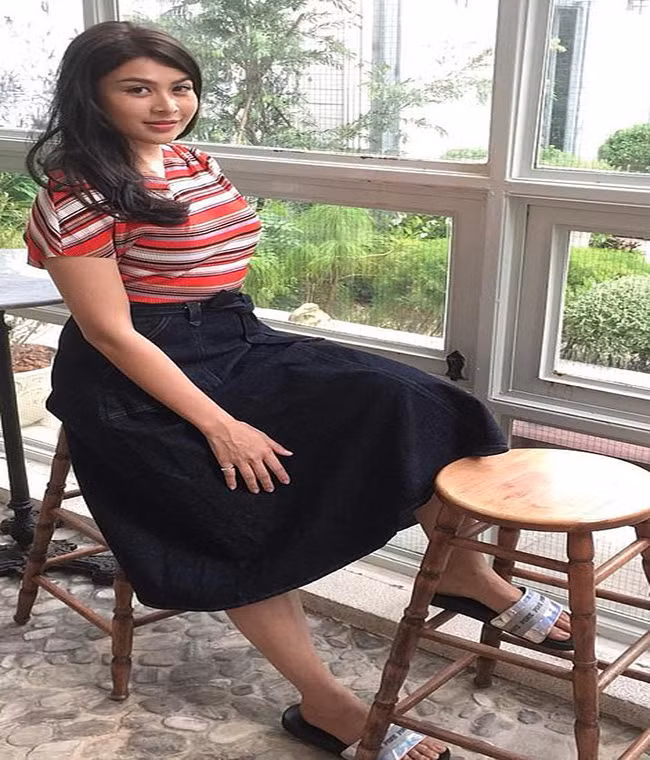 Cô làm việc cho tỷ phú Thái Lan Vichai. Người đẹp 33 tuổi có mặt tại Anh trước đó để tham dự chiến dịch quảng cáo. Ảnh: Daily Mail.