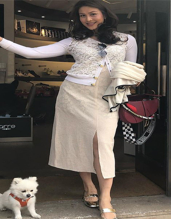 Theo Daily Mail, Nursara hoạt động tích cực trên các phương tiện truyền thông xã hội. Cô thường hay chia sẻ các video tập yoga lên tài khoản Instagram. Ảnh: Daily Mail.