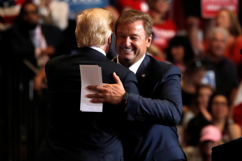 Được biết, theo truyền thống, Đảng của Tổng thống Mỹ đương nhiệm thường bị mất ghế nghị sĩ nhiều hơn trong các kỳ bầu cử giữa nhiệm kỳ. Và năm nay, Đảng Dân chủ đứng trước thời cơ thuận lợi khi chỉ cần thắng ít nhất 23 ghế Hạ nghị sĩ để giành quyền kiểm soát Hạ viện trong Quốc hội khóa mới.