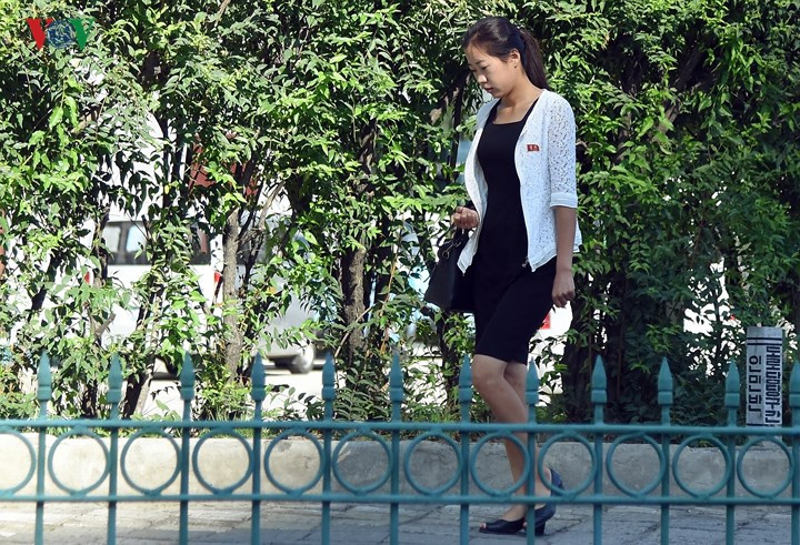 Ve dep yeu kieu cua phu nu Trieu Tien tren duong pho Binh Nhuong-Hinh-7