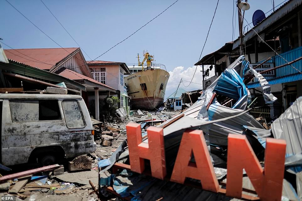 Kinh hoàng ngôi làng Indonesia bị “xóa sổ” sau thảm họa kép - Hình 14 Kinh hoang ngoi lang Indonesia bi “xoa so” sau tham hoa kep-Hinh-14