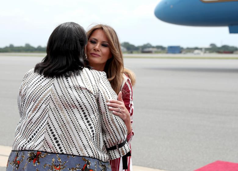 De nhat phu nhan My rang ngoi trong chuyen cong du Chau Phi-Hinh-2