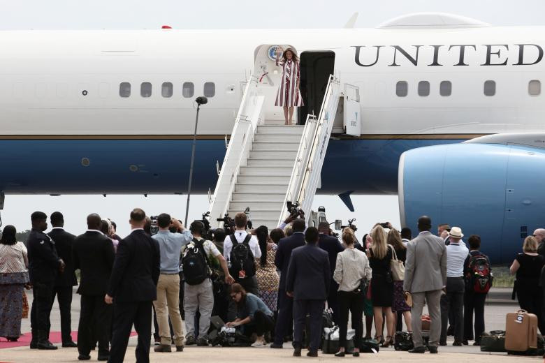 De nhat phu nhan My rang ngoi trong chuyen cong du Chau Phi