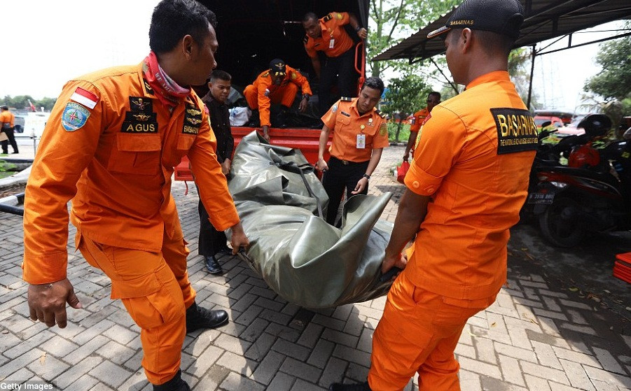 Gioi chuc Indonesia xac nhan khong ai song sot trong vu may bay roi