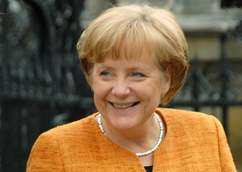 Theo kết quả cuộc bầu cử ngày 18/9/2005, liên minh CDU/CSU của bà Merkel giành được 35,2% phiếu bầu (CDU 27,8% và CSU 7,4%) trong khi Đảng SPD của Schroder chiếm 34,2%. Ảnh: Cyprus Mail. 