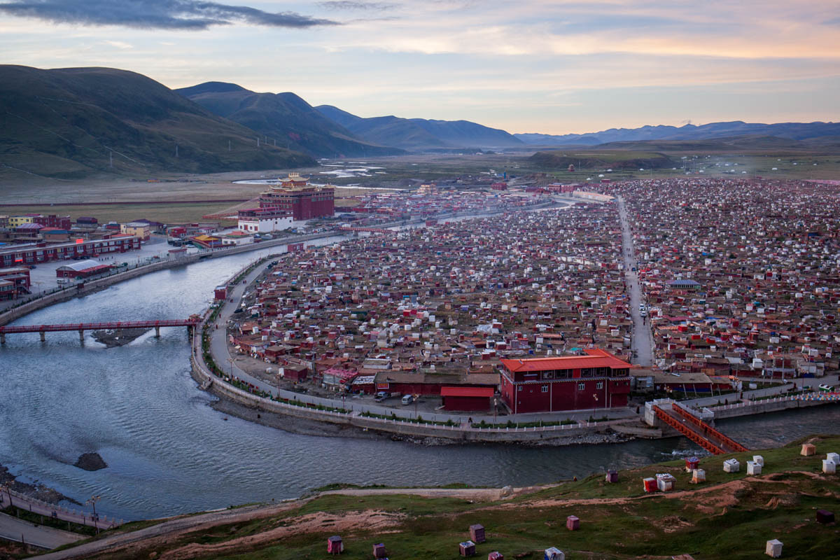 Cuoc song trong tu vien Phat giao lon nhat the gioi