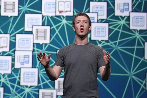 Mark Zuckerberg nhà đồng sáng lập kiêm giám đốc điều hành của Facebook. Từ năm 2010, Tạp chí Time đã xếp Mark vào danh sách 100 người giàu có và quyền lực nhất thế giới. Hồi tháng 12/2016, Mark Zuckerberg đứng ở vị trí thứ 10 trong bảng xếp hạng những người quyền lực nhất thế giới của Forbes.