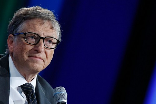 Tỷ phú Bill Gates, nhà sáng lập Microsoft, là người giàu nhất thế giới. Ông là người bạn lâu năm và thân thiết nhất của tỷ phú Warren Buffett. Tỷ phú Bill Gates cùng ông Warren Buffett đã thành lập Quỹ Giving Pledge với mục tiêu xóa bỏ sự nghèo đói. Ngoài ra, vợ chồng tỷ phú Bill Gates cũng điều hành một trong những quỹ từ thiện lớn mạnh nhất thế giới.