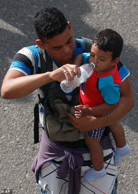 Kinh ngac doan nguoi di cu “o at” tien ve My-Hinh-5