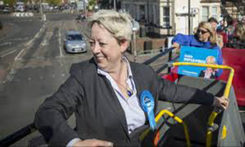 Trên cương vị mới, bà Doyle-Price sẽ vạch ra hướng đi nhằm mục tiêu giảm số lượng các vụ tự tử và khắc phục những rào cản ngăn người có vấn đề về tâm lý tìm kiếm sự giúp đỡ. Ảnh: The Week. 