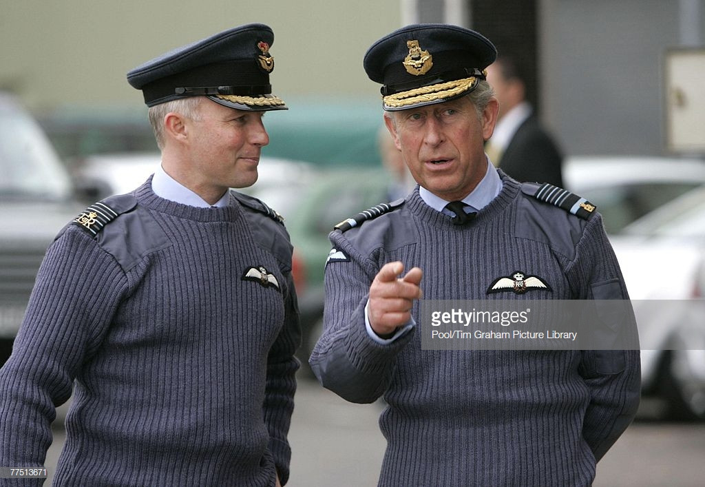 Vào giữa thập niên 1970, Thái tử Charles gia nhập Trạm Không quân Hải quân Hoàng gia Anh để được đào tạo về lái trực thăng và sau đó trở thành phi công trực thăng trên tàu HMS Hermes. Ảnh: Getty.