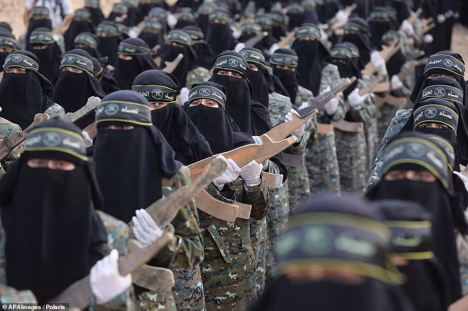 Kinh ngac “doi quan toc dai” pho dien suc manh tai Dai Gaza-Hinh-9