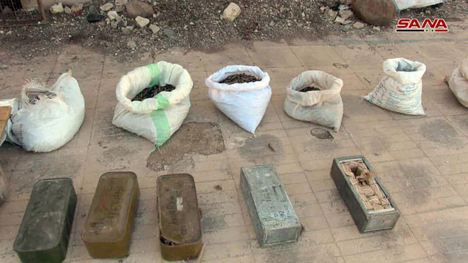 “Trong quá trình tuần tra để đảm bảo an toàn tại các khu vực mới giải phóng ở Bắc Homs, Quân đội Syria đã phát hiện một số lượng lớn vũ khí mà các nhóm phiến quân bỏ lại ở vùng Houla”, AMN đưa tin.