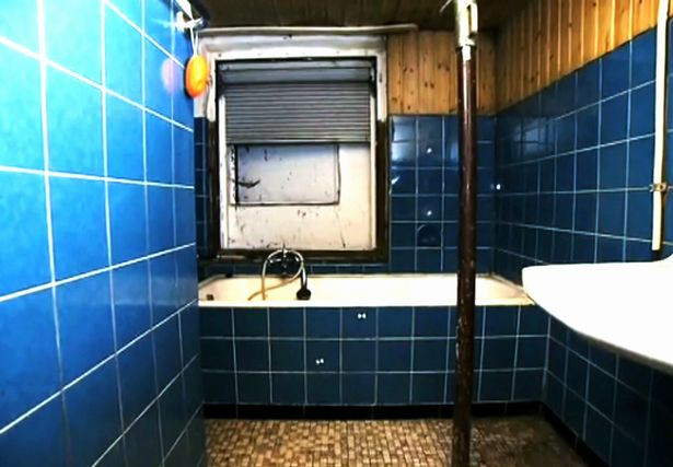 Tội ác của vợ chồng Angelika chỉ bị phơi bày ra ánh sáng khi hai người này định đưa một phụ nữ 41 tuổi về nhà của cô vào tháng 4/2014.