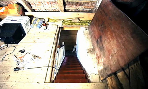 Được biết, Angelika và Wilifried đã đăng một số mẩu quảng cáo “tìm vợ” trên các tờ báo địa phương để dụ dỗ những người phụ nữ đến nhà của mình gần Höxter năm 2013.