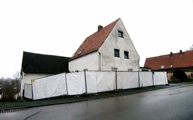 Ngôi nhà cũ của vợ chồng Angelika còn bị gọi là "ngôi nhà của sự sợ hãi", nơi diễn ra vụ án mạng kinh hoàng 5 năm trước.