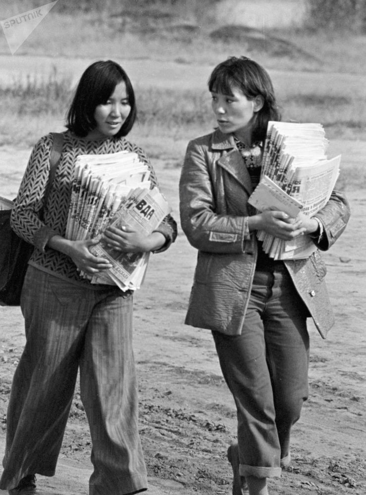 Bat ngo nhan sac cac nu nhan vien dua thu xinh dep tren the gioi-Hinh-2