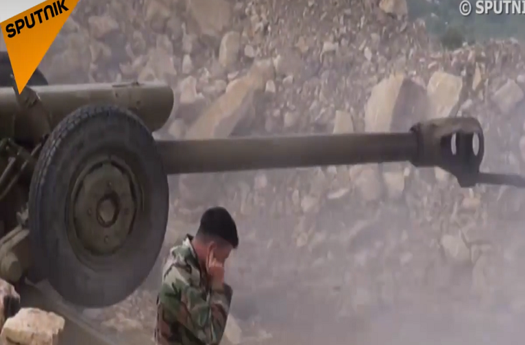 “Các phần tử thánh chiến được cho là tiếp tục sử dụng máy bay không người lái vũ trang để tấn công căn cứ của Quân đội Syria, khiến nhiều binh sĩ chính phủ thương vong. Đáp trả, Quân đội Syria dồn dập oanh kích căn cứ của phiến quân HTS tại dãy núi Kurd và thị trấn Kabbani”, AMN dẫn một nguồn tin quân sự ngày 1/10 cho hay.