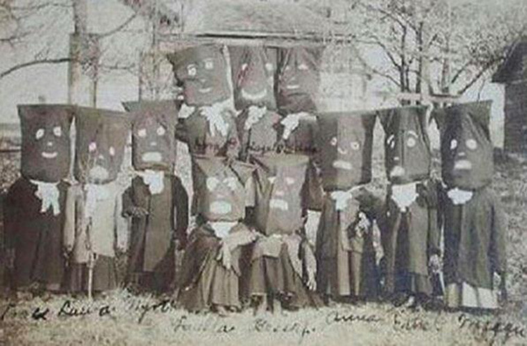 “Đồng phục” dịp Halloween.