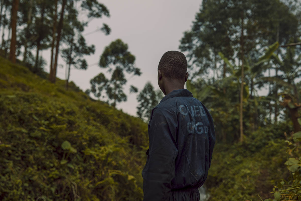 Nhoi long cuoc song “dia nguc” cua tre em Cong-go-Hinh-5