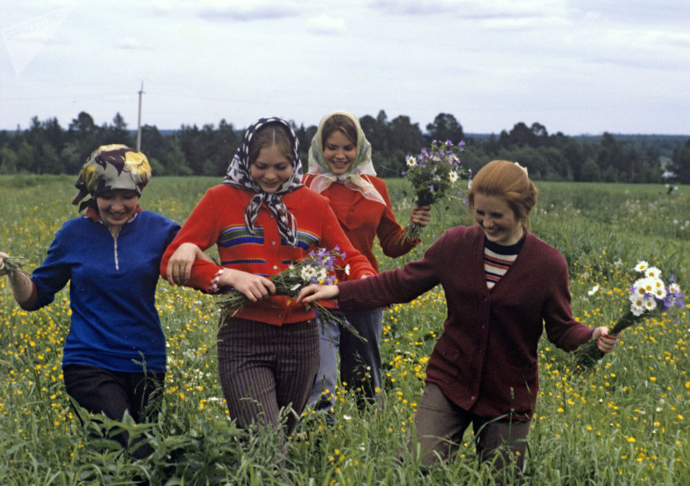 Loạt ảnh của Sputnik khắc họa hình ảnh đẹp về người phụ nữ trong lao động sản xuất. (Nguồn ảnh: Sputnik).