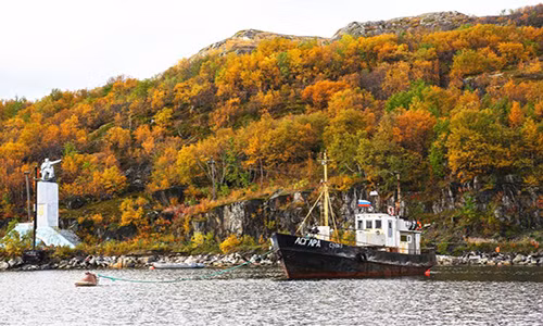 Vùng đất Murmansk nằm gần Bắc Cực là địa điểm lý tưởng cho du khách tham quan, đặc biệt là vào mùa thu.