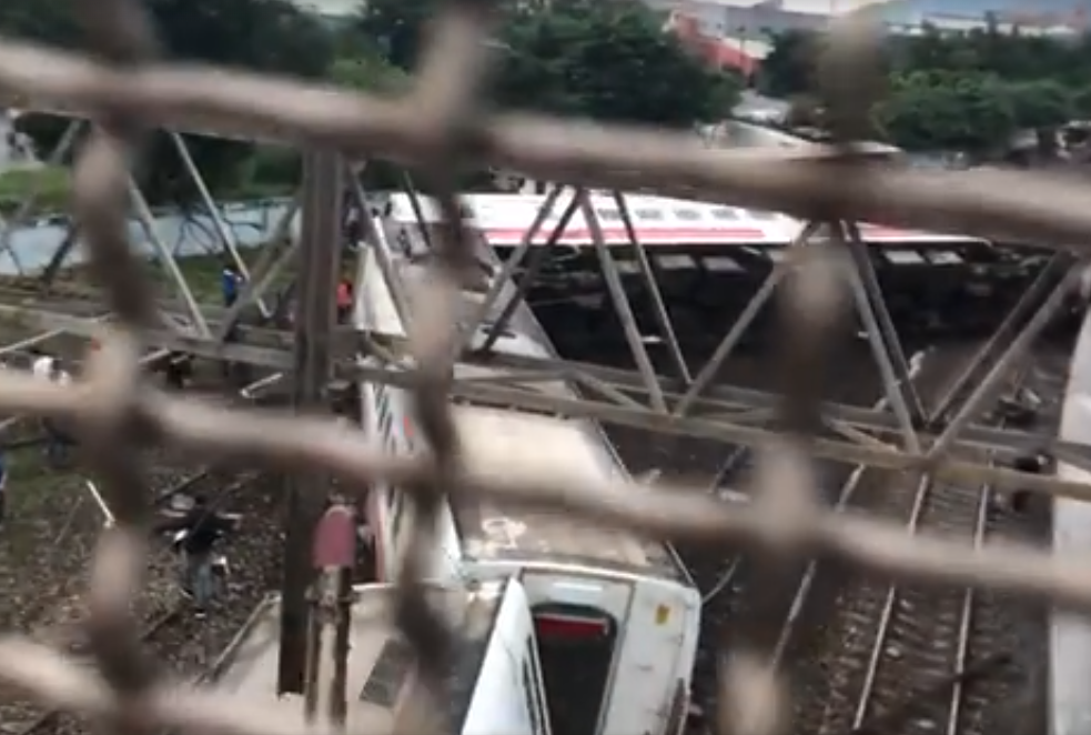 Vụ tai nạn xảy ra vào ngày 21/10 là một trong những vụ tai nạn tàu hỏa nghiêm trọng nhất xảy ra ở Đài Loan trong những năm gần đây. Ảnh chụp màn hình.