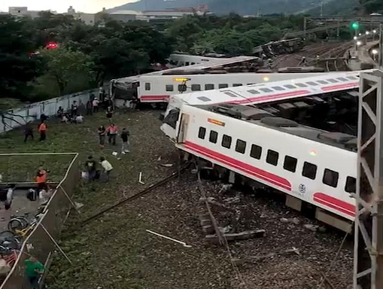 Giới chức Đài Loan đang mở cuộc điều tra nguyên nhân vụ tai nạn thảm khốc này. Ảnh: Reuters.