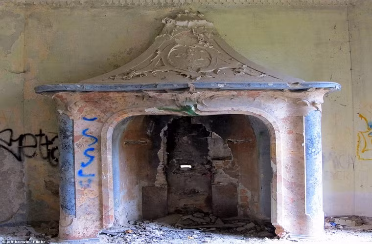 Ám ảnh ngôi biệt thự “ma” và kỳ án không có lời giải ở Italy - Hình 8 Am anh ngoi biet thu “ma” va ky an khong co loi giai o Italy-Hinh-8