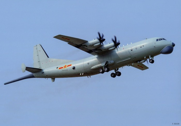 Đây là lần đầu máy bay Trung Quốc áp sát đảo Đài Loan trong tháng 10. Trong tháng 9, Trung Quốc nhiều lần triển khai tiêm kích, oanh tạc cơ diễn tập quanh hòn đảo, trong đó đợt áp sát lớn nhất diễn ra ngày 18-19/9, khi 37 máy bay các loại hoạt động trên eo biển Đài Loan, nhiều chiếc băng qua "đường trung tuyến" phân cách hai bờ eo biển.