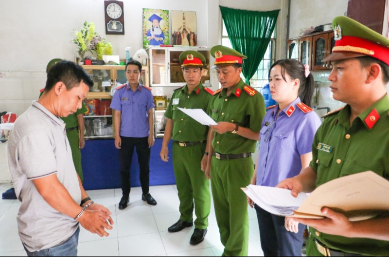 Mao danh cong an de lua tien nhieu phu nu