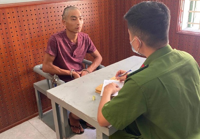  Bắt đối tượng cầm đầu đường dây ma túy, dùng kim tiêm chống trả quyết liệt: Công an huyện Quỳnh Lưu (Nghệ An) vừa bắt thành công Lương Văn Lĩnh (SN 1997) về hành vi vận chuyển trái phép chất ma túy; thu giữ 102,2gam heroin, 4.200 viên ma túy tổng hợp dạng hồng phiến, 1 bơm kim tiêm. Quá trình vây bắt, đối tượng rất liều lĩnh, manh động, dùng bơm kim tiêm chống trả quyết liệt lực lượng chức năng.