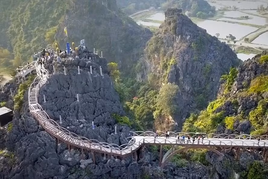 Xam hai di san Trang An: Muc ky luat da du suc ran de?-Hinh-2