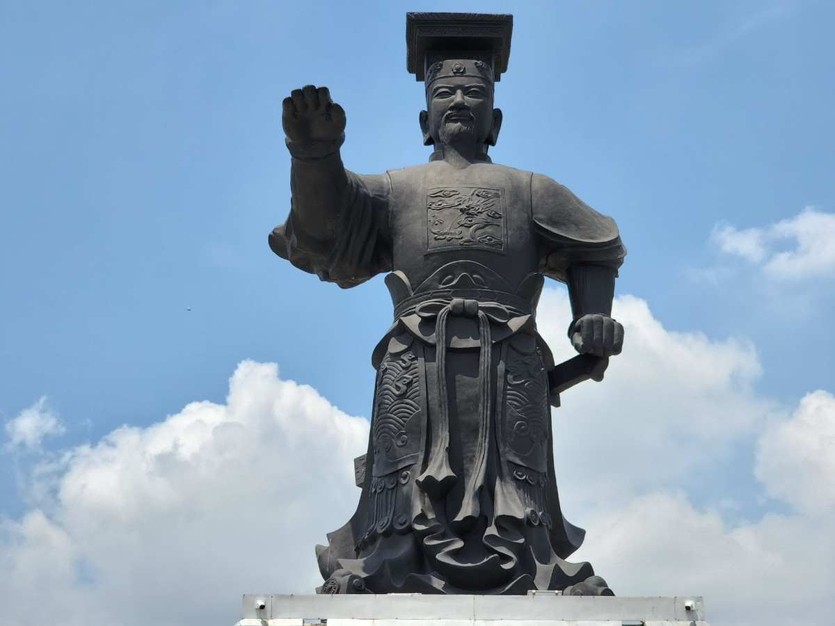 Tháng 10/2013, dự án được bàn giao cho UBND thành phố Ninh Bình làm chủ đầu tư. Mục tiêu là xây dựng một khu trung tâm sinh hoạt văn hóa cộng đồng quy mô lớn, đáp ứng các hoạt động văn hóa của tỉnh, góp phần giữ gìn và phát huy bản sắc truyền thống văn hóa, lịch sử vùng Cố đô - Hoa Lư.